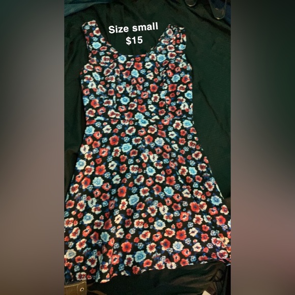 Dresses - Picture 2 of 14